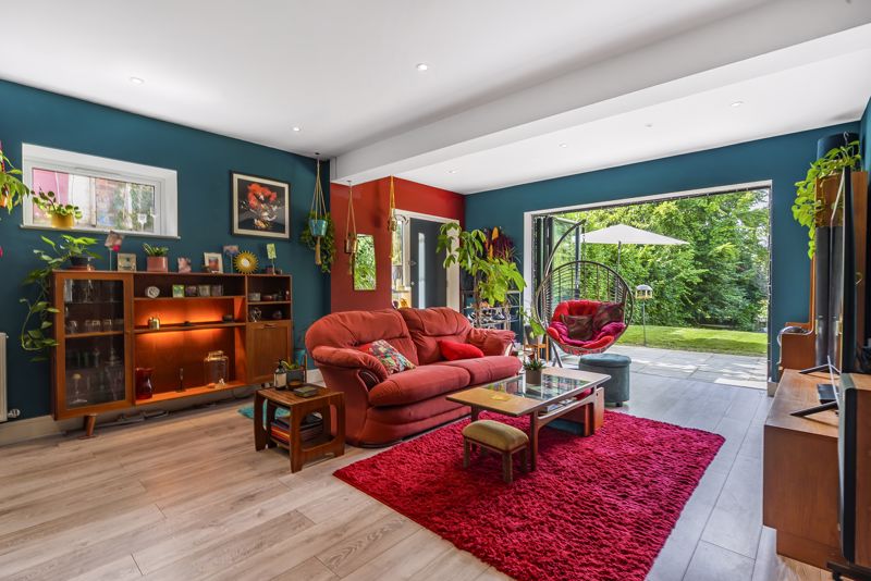 Living- click for photo gallery